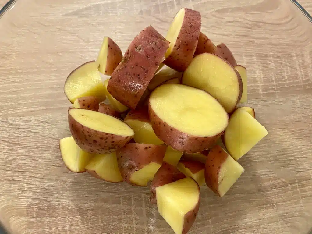 91F8B471-7E1E-463D-A263-86EABF9E8078 Friptura de porc prajita in unt cu ierburi aromatice si garnitura de cartofi aromati