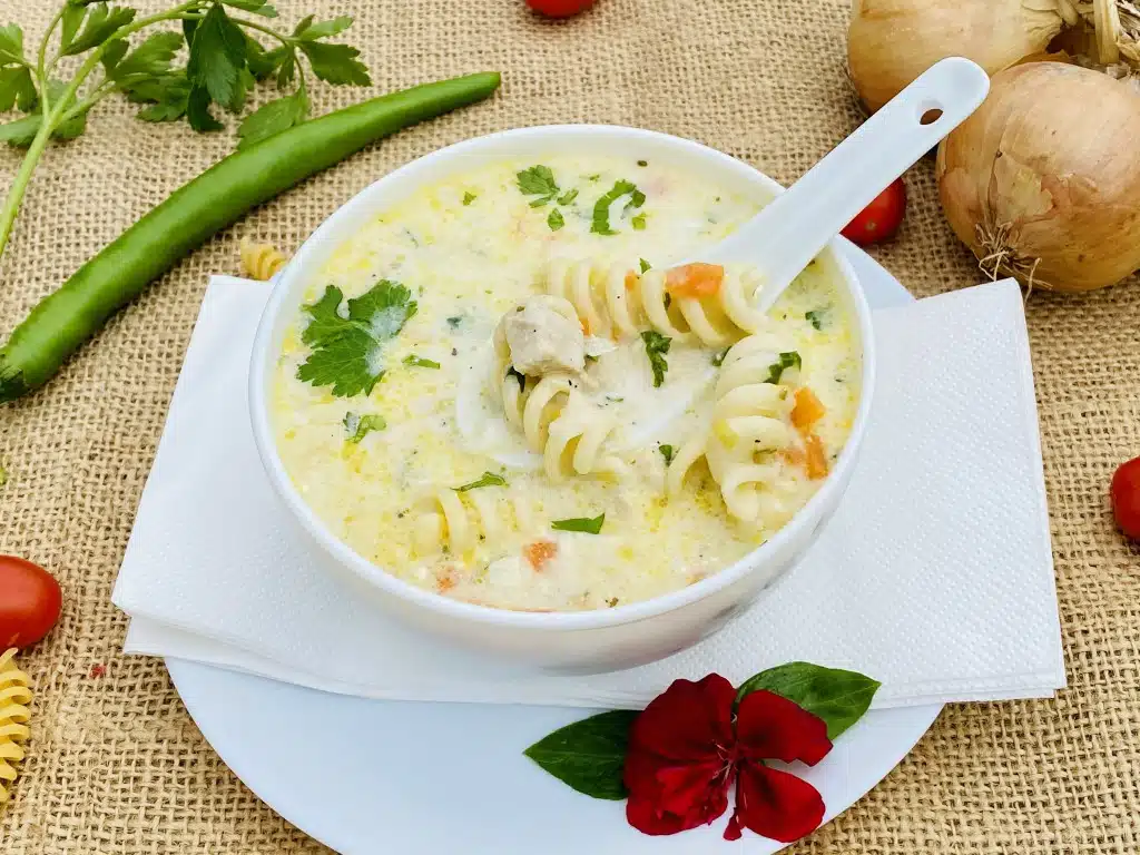 A6C4E29E-00D5-4DCA-92EC-319BEFC49A6F Supa cremoasa cu piept de pui si paste fusilli
