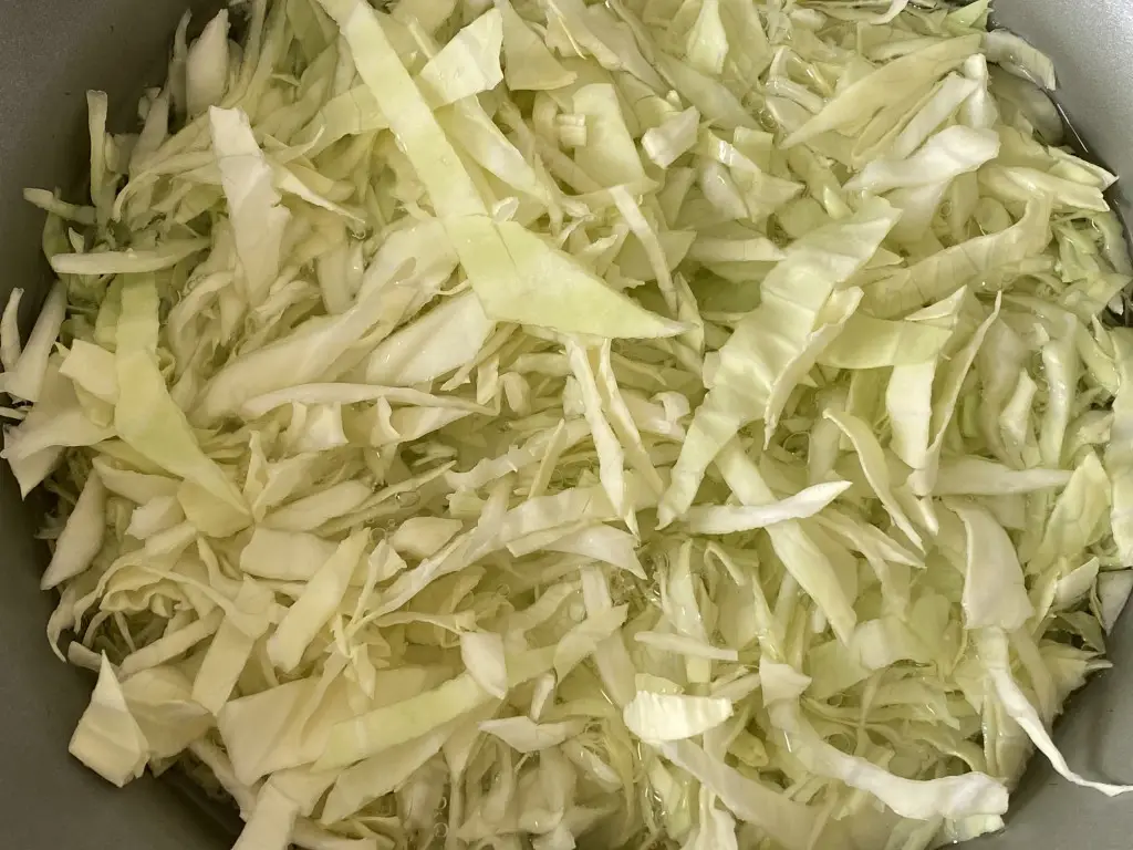 A7E9E08B-BA1F-49D1-8393-C7D2793AF0C2 Ciorba de varza dulce cu oase de porc