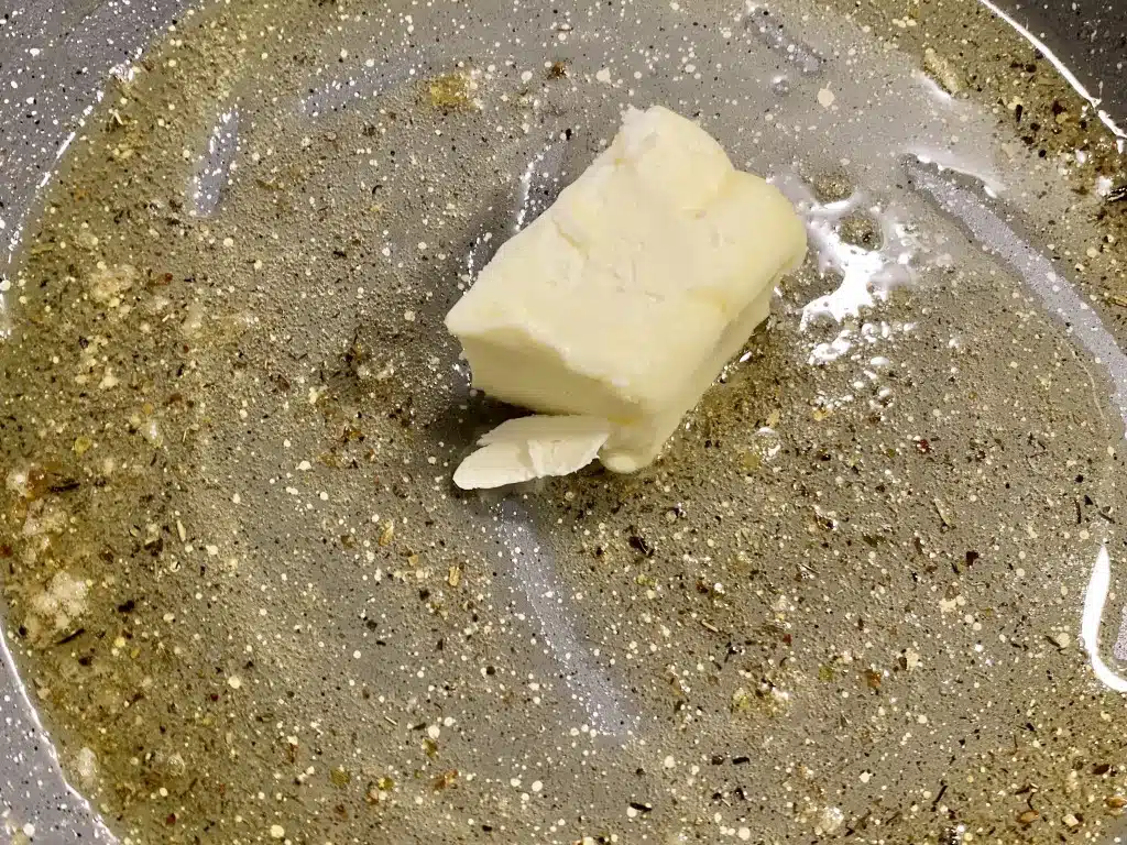 E33B9040-7DCE-4B65-93C3-523E9B829806 Friptura de porc prajita in unt cu ierburi aromatice si garnitura de cartofi aromati