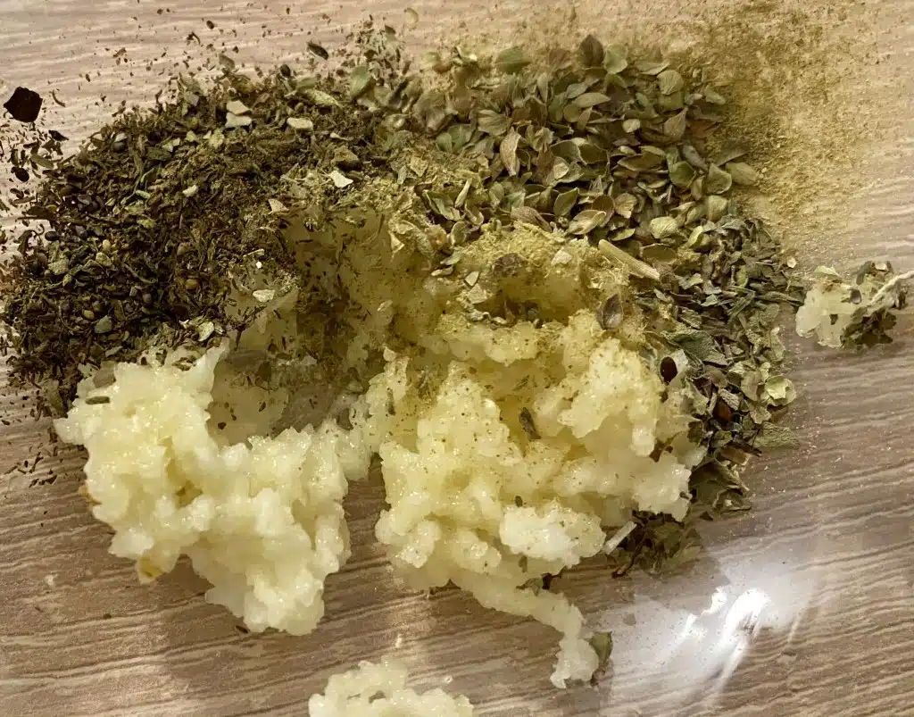 FCC85913-E78D-468C-90A1-B9477BD43038 Friptura de porc prajita in unt cu ierburi aromatice si garnitura de cartofi aromati