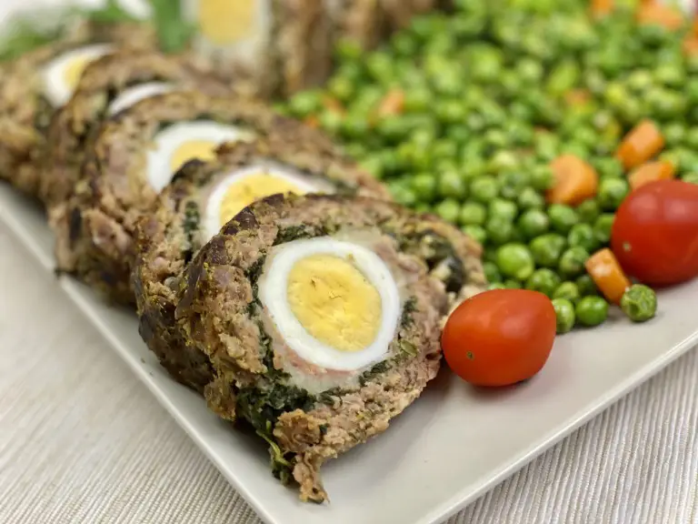 Rulada din carne amestec porc-vita in stil de drob