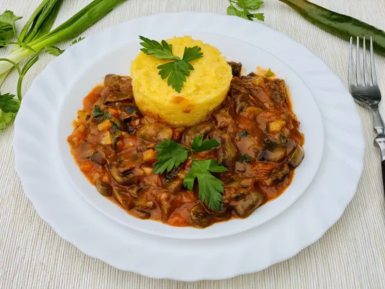 Tocanita de ciuperci cu legume – de post