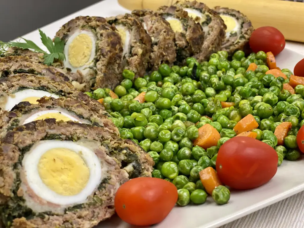 46FA13FB-0B05-46C4-BBC5-1E79EE04A4C9 Rulada din carne amestec porc-vita in stil de drob