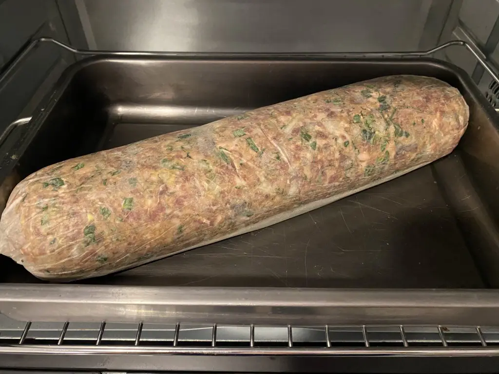 63ABAF4B-89DA-40F1-BED0-C187106E56A8 Rulada din carne amestec porc-vita in stil de drob