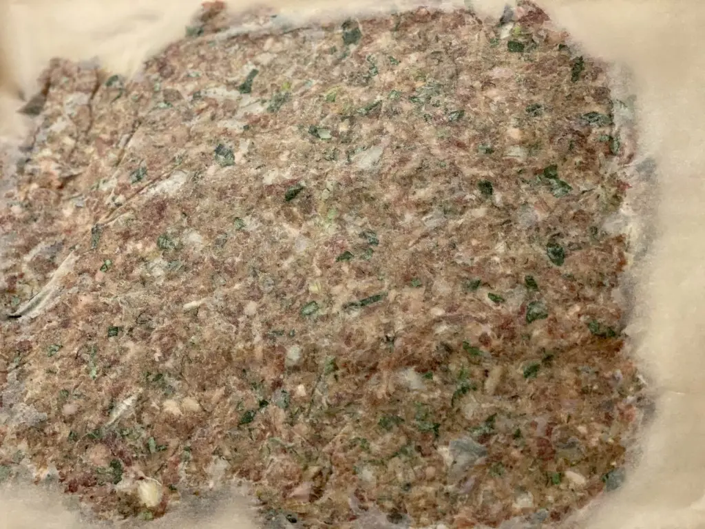 687C5E83-DA3C-4E55-92F2-1E15BDDF65B1 Rulada din carne amestec porc-vita in stil de drob