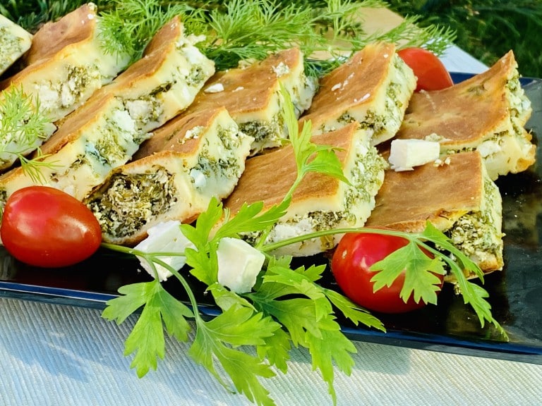 Placinta cu branza feta si spanac fara framantare si dospire (Spanakopita)