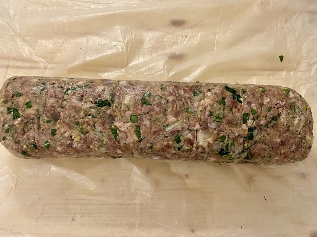 8FBB77CB-E72B-4E8F-B3F9-5EE28E32BEE4 Rulada din carne amestec porc-vita in stil de drob