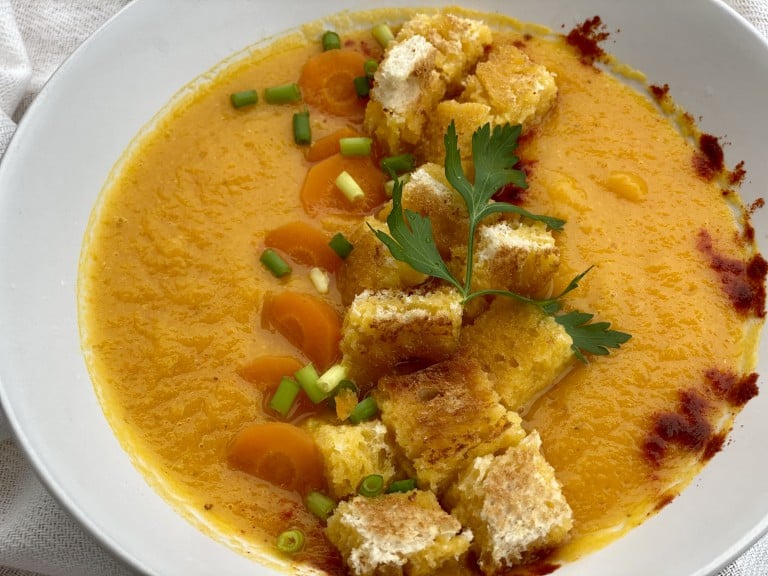 Supa crema de morcov cu crutoane – de post