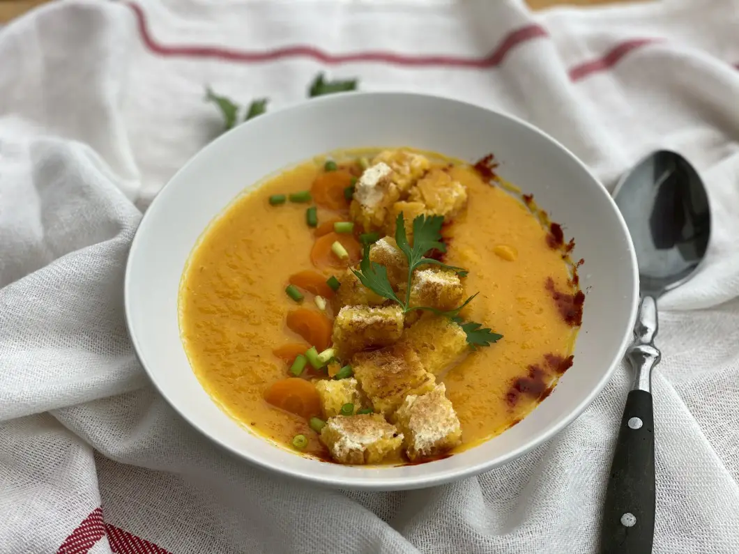 Supa crema de morcov cu crutoane – de post