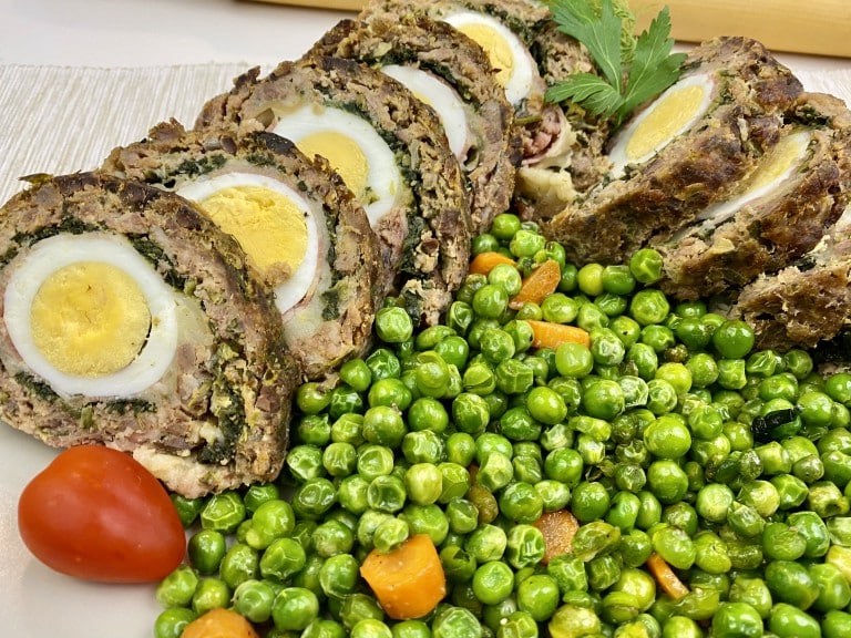 Rulada din carne amestec porc-vita in stil de drob