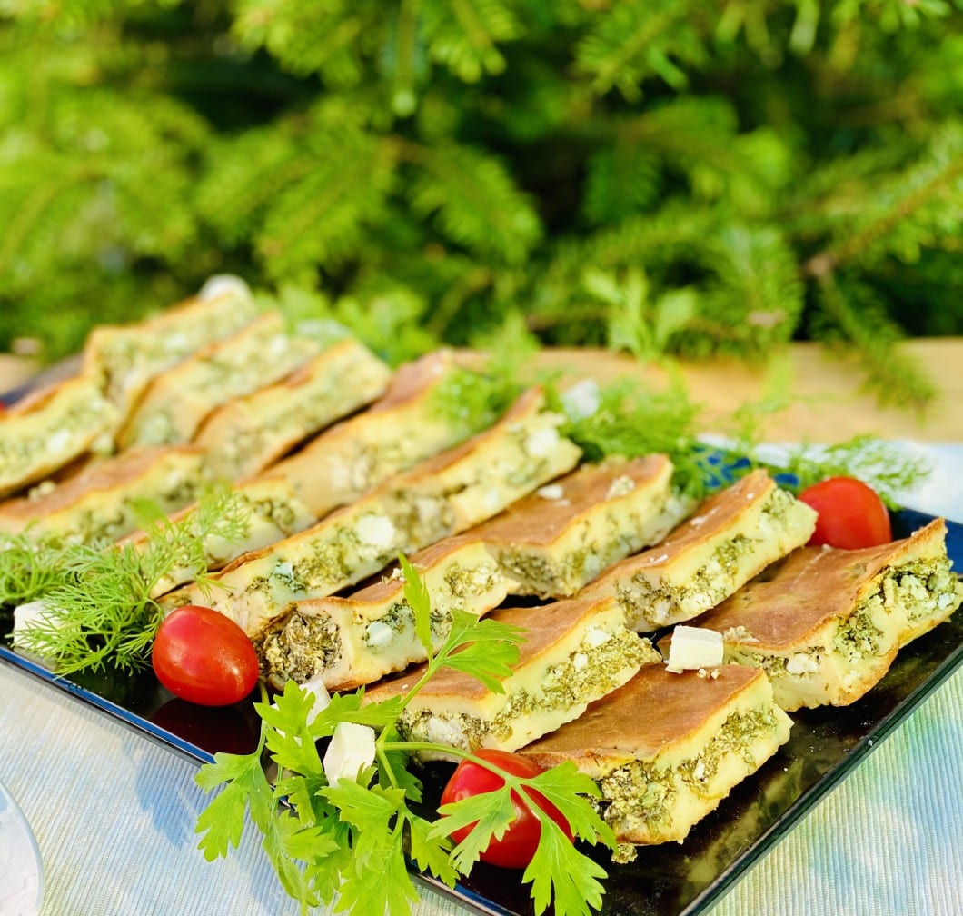 Placinta cu branza feta si spanac fara framantare si dospire (Spanakopita)