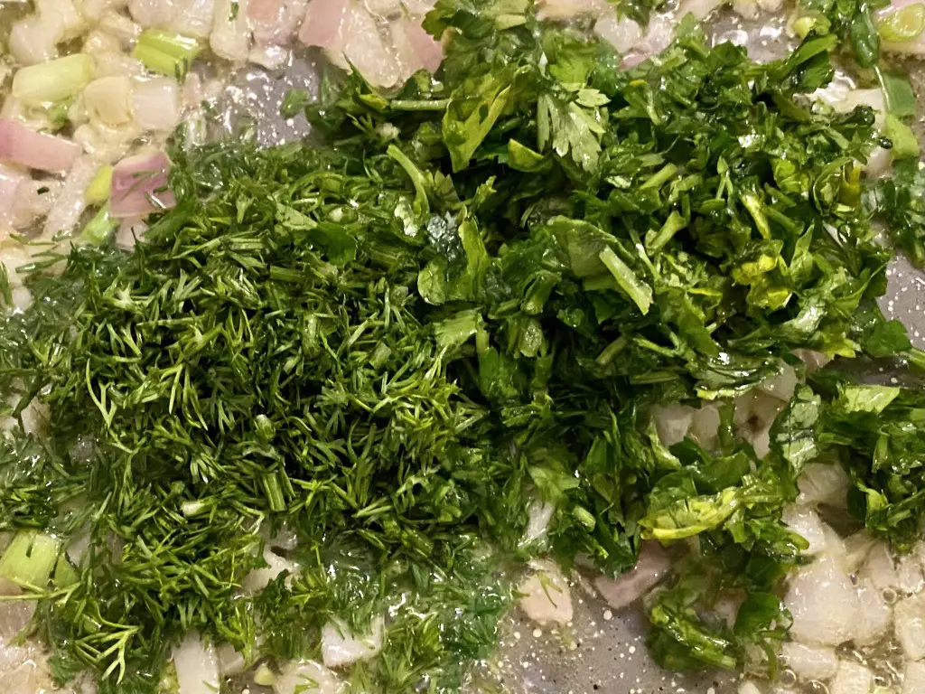 EC1D1FD0-C01E-46C3-AE2F-0F577B168EF9 Placinta cu branza feta si spanac fara framantare si dospire (Spanakopita)