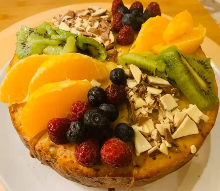 Tarta cu iaurt si fructe confiate – la slow cooker