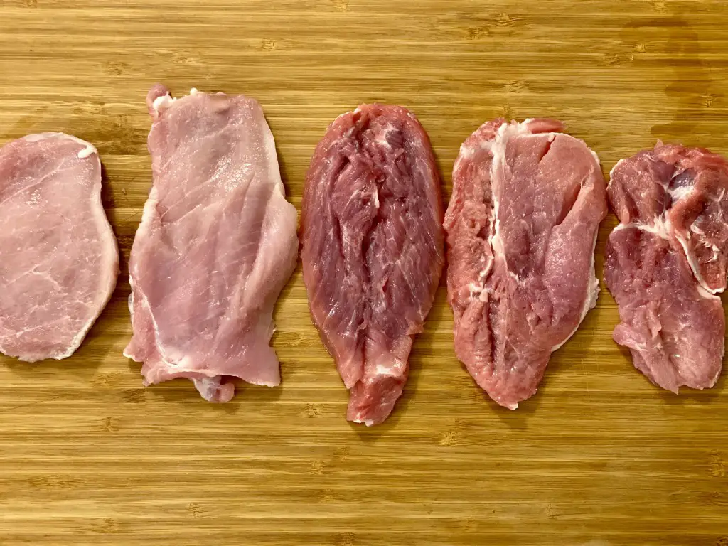 23C2197A-4D52-41DF-9976-B73D851D02CA Escalop de porc cu ciuperci, piure de cartofi cu sfecla rosie si salata de castraveti