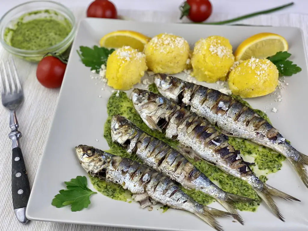 25949AAF-B1BE-4AD5-9CD8-61A944891E0A Sardine la grill cu sos Gremolata si mamaliguta
