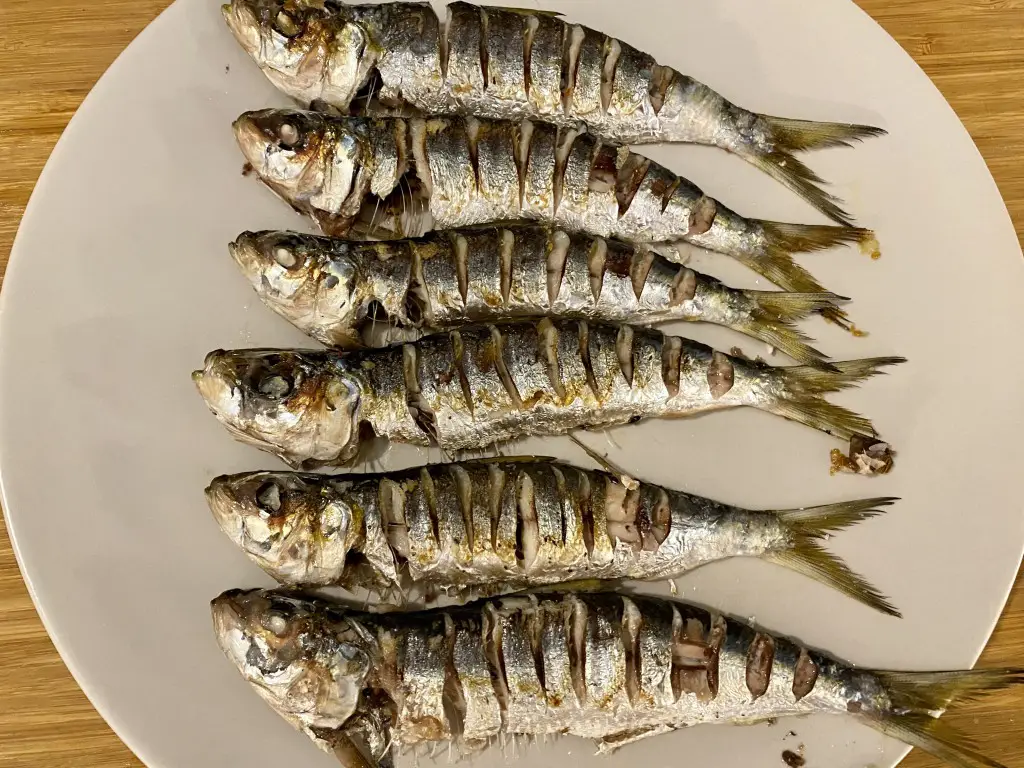 49EB0907-D8F4-40E4-AC12-A64745C014BE Sardine la grill cu sos Gremolata si mamaliguta