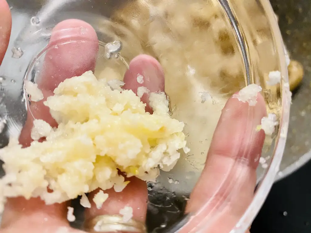 73C0DF03-517D-4875-96CA-D846B11CAB9E Ciuperci in sos alb si pulpe aromate cu ierburi aromatice