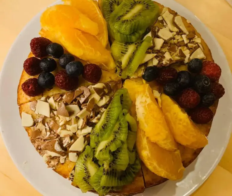 Tarta cu iaurt si fructe confiate – la slow cooker