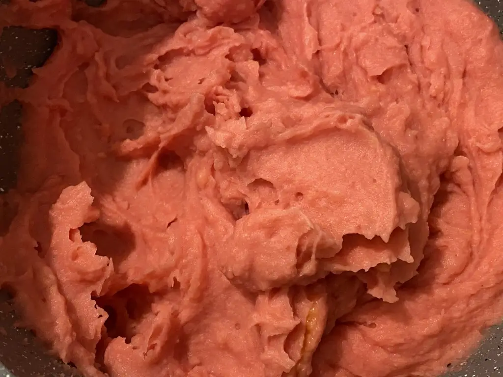 C574A1AD-D5F1-4297-AB3A-671DA3B00CBD Escalop de porc cu ciuperci, piure de cartofi cu sfecla rosie si salata de castraveti