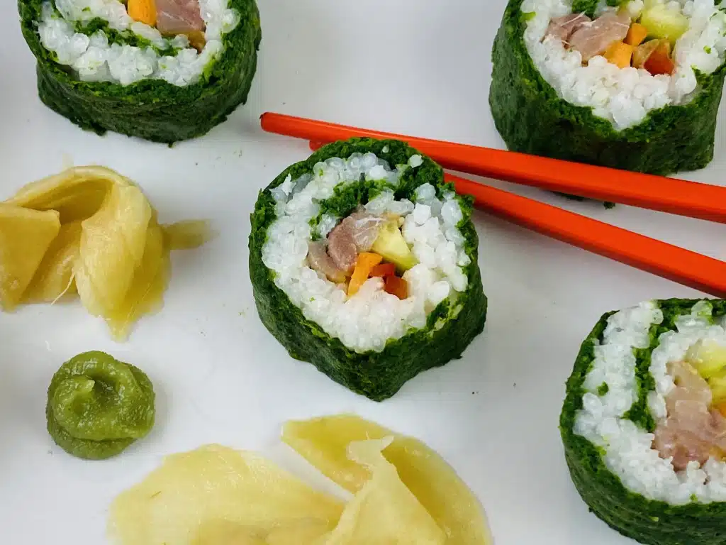 57B2A1B6-09F0-49AD-938B-AD2E972A3AD5 Sushi cu foaie nori din spanac