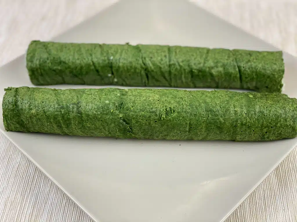 63DE02F9-D4CC-40FE-8342-0437267A0CA3 Sushi cu foaie nori din spanac
