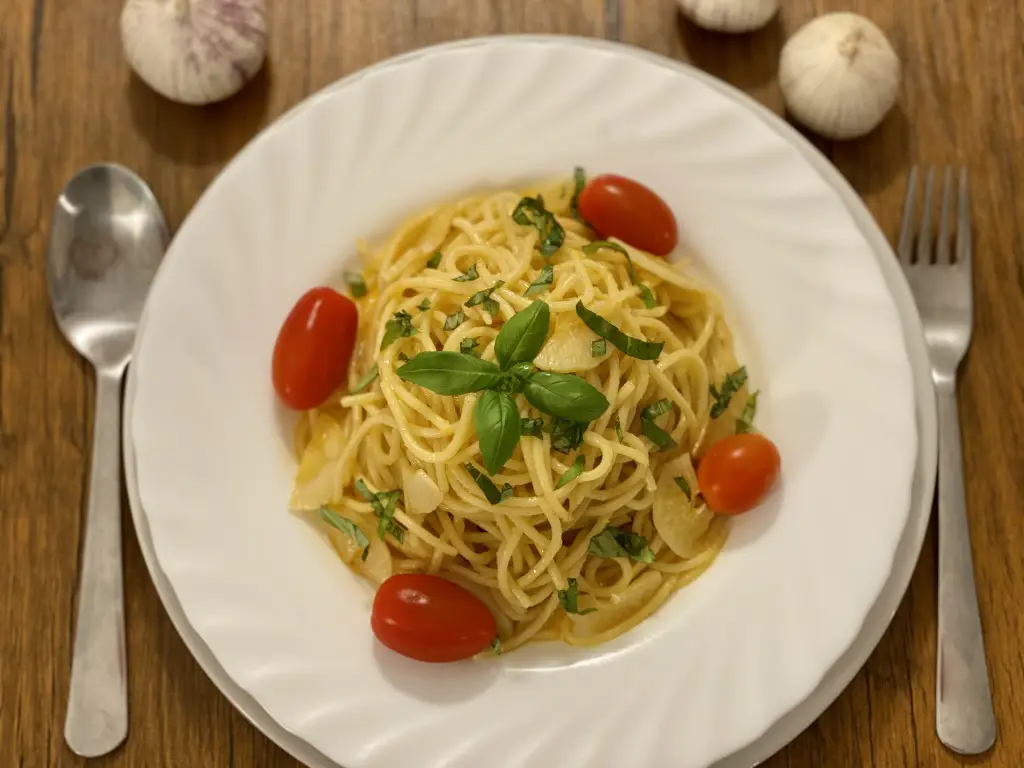 8AF6B50A-4F27-4806-B8AB-E4FC1AAA3283 Spaghete cu usturoi si ulei de masline
