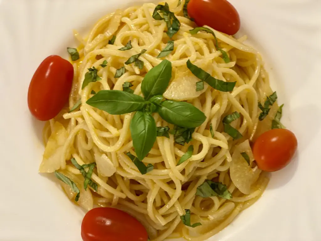 9C865AC3-B2FE-40D5-A721-31F47A9D8B54 Spaghete cu usturoi si ulei de masline
