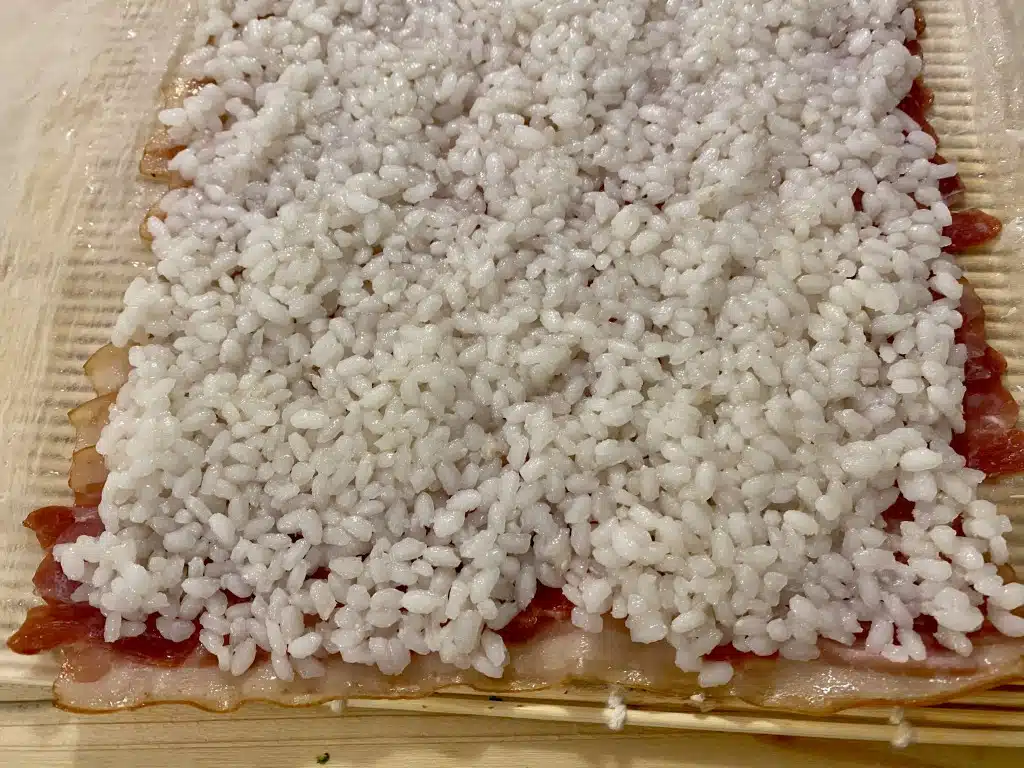 C4B18763-D12D-42E0-85D4-0D2DE72E2A25 Sushi cu foaie nori din bacon