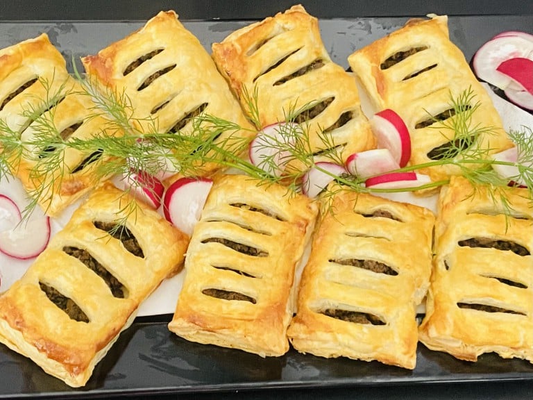 Pateuri din foietaj cu ficat de pui