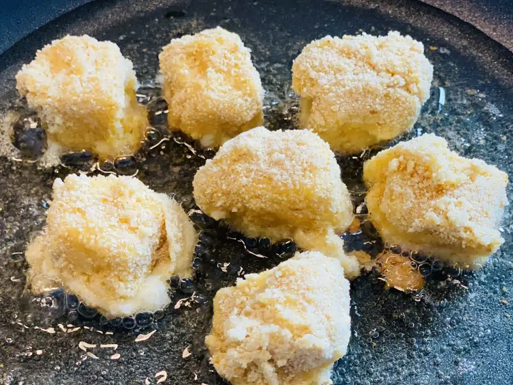 21FFF94E-153E-401A-80AB-ACE56E39E9C0 Supa crema de linte rosie cu crutoane din mozzarella