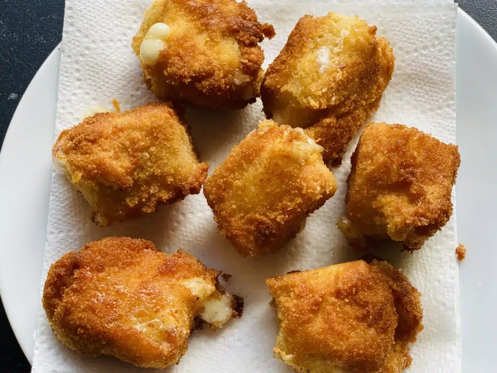 3A4B817C-5F5A-47A7-8F05-3C7DC7D13238 Supa crema de linte rosie cu crutoane din mozzarella