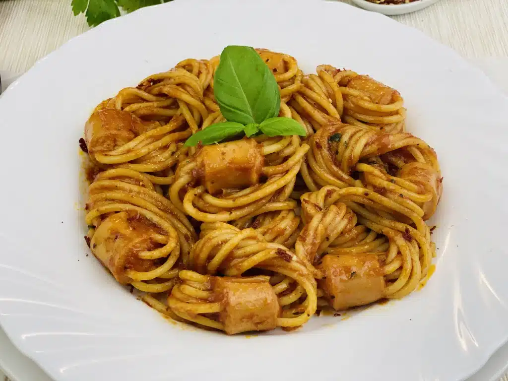 3A7DA73B-D267-48B0-BEC8-4B9BEA69AE0A Spaghette calamar din crenvursti cu sos de rosii