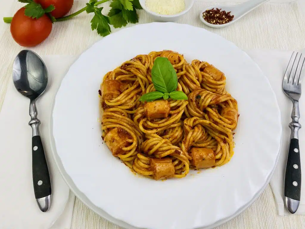 4D240088-6B80-440D-B244-0E2ADBE386E8 Spaghette calamar din crenvursti cu sos de rosii