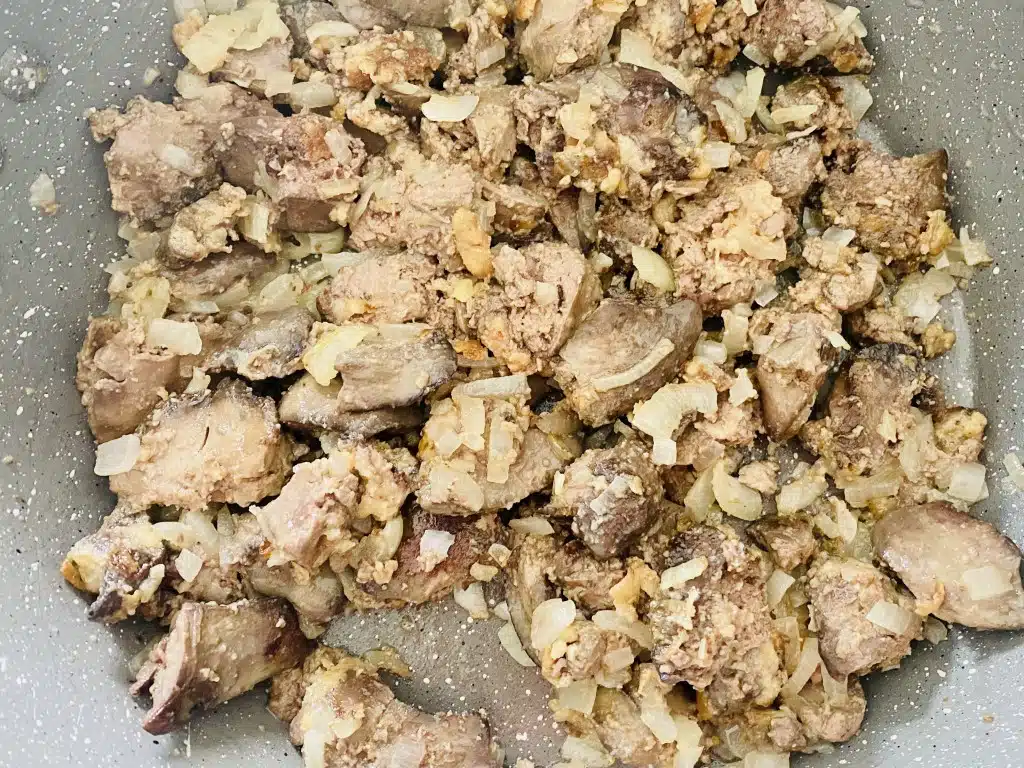 9D65ADE1-420C-4744-B2E8-50110EA9D4A5 Pateuri din foietaj cu ficat de pui