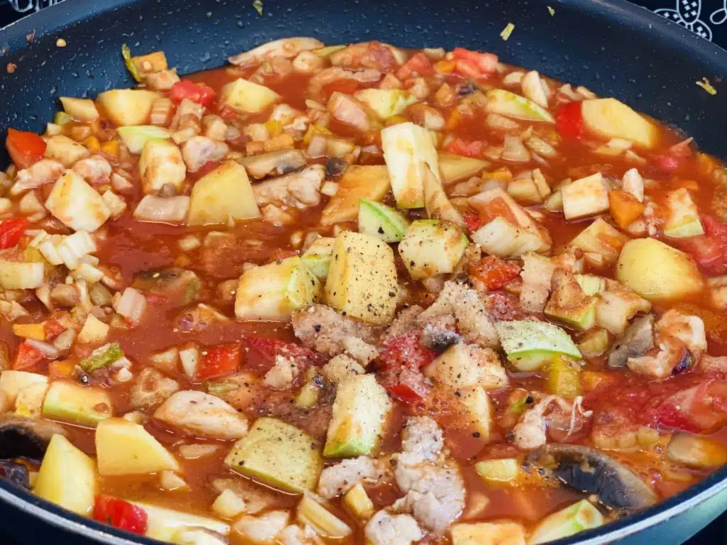 AAED5D0F-4CDA-448C-809D-975A685486B0 Ghiveci de legume cu telina apio si carne de pui