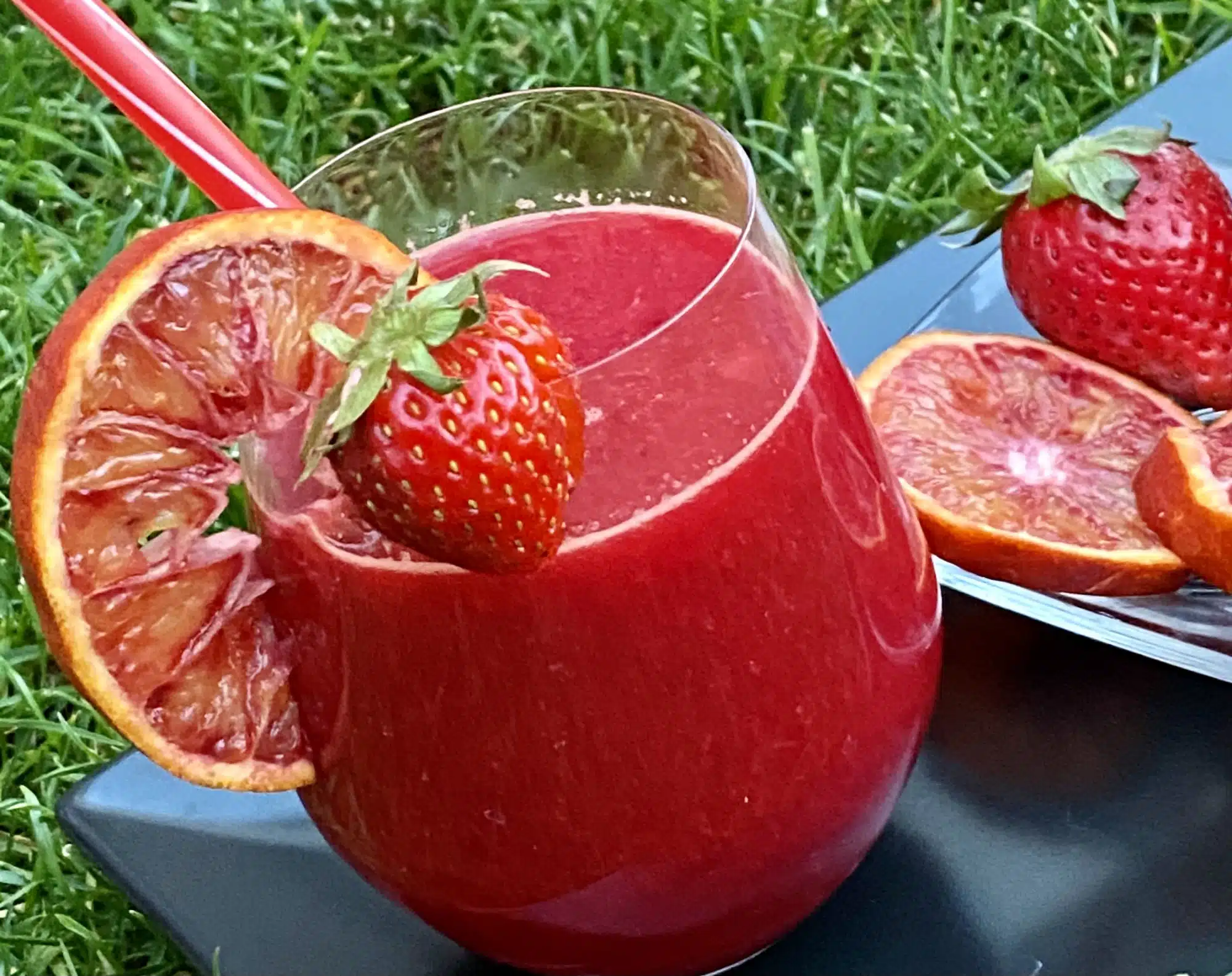Suc de detoxifiere cu sfecla rosie si capsuni