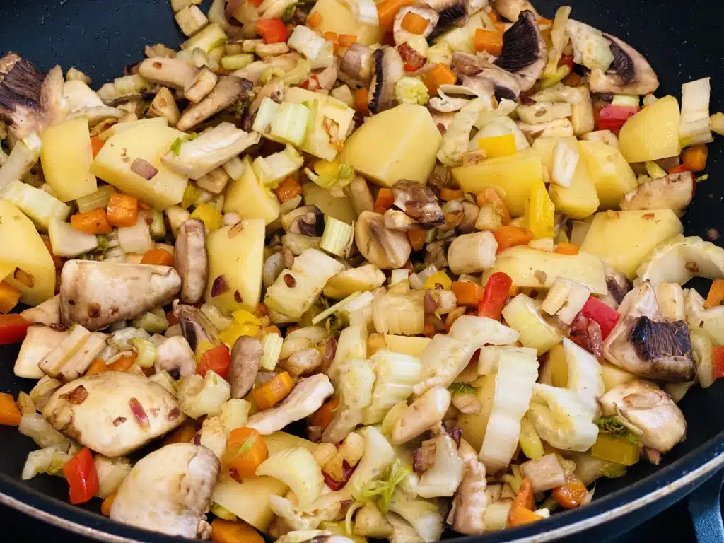 F2A0B846-4FB9-480E-9710-90F7AA33FCF7 Ghiveci de legume cu telina apio si carne de pui