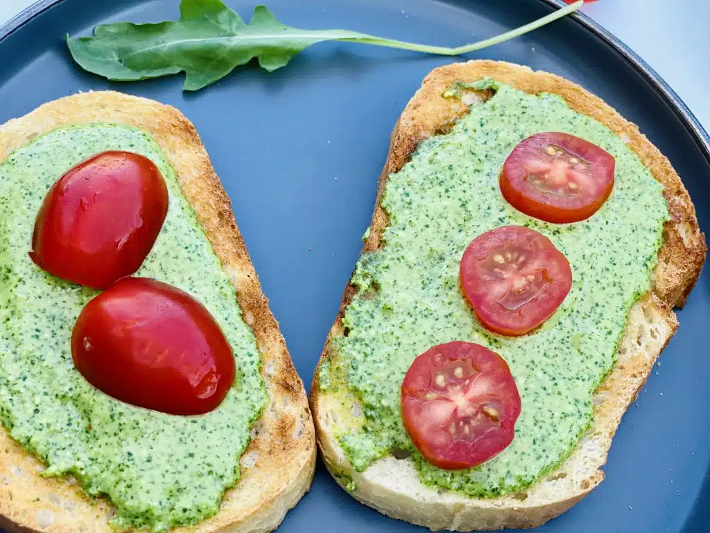 F83E01B6-45FD-4A77-A574-604E00301635 Bruschette cu Pesto de rucola