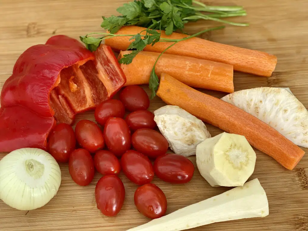 3A6B5227-8EC3-4DA6-877D-DF8B0FB55AC2 Supa de pui cu taitei vermicelli cu oua si rosii cherry