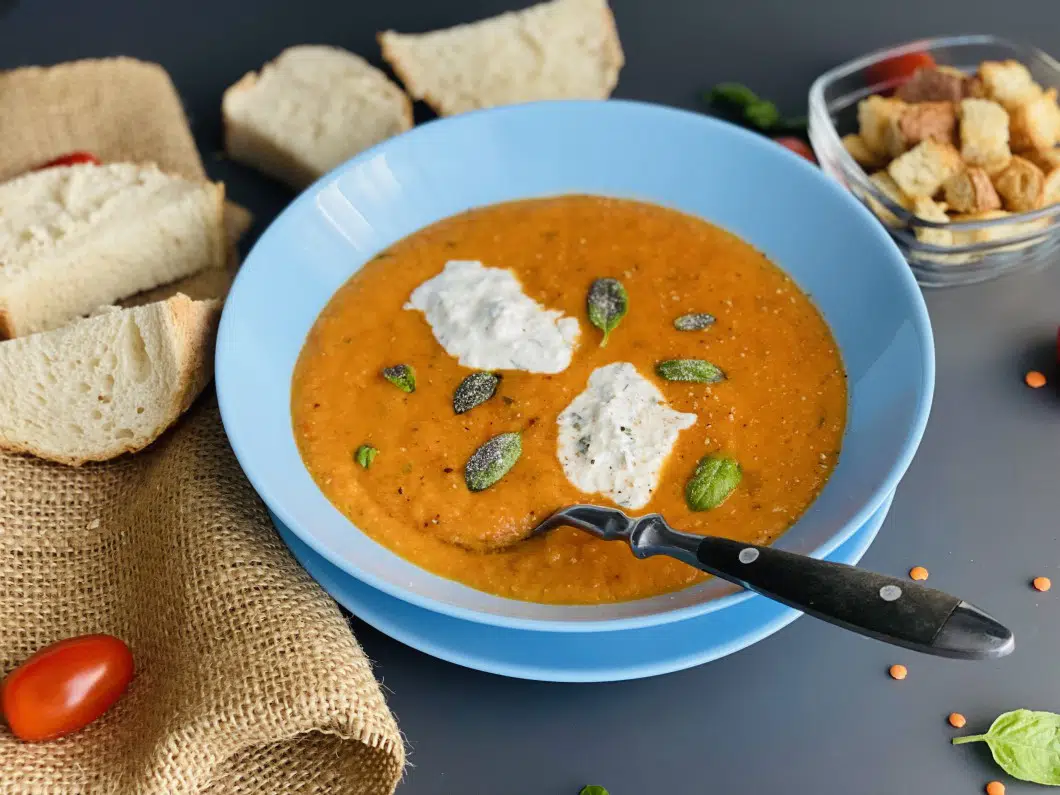 Supa crema de tomate si linte rosie
