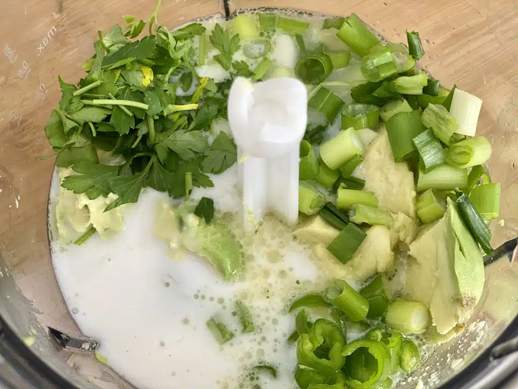 5056C7BC-5891-4C20-9C39-BD99277304DF Supa crema rece de avocado