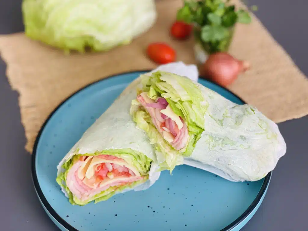 67A37E6E-70BD-4CFA-BF4C-E7849D40499F Sandwich cu salata verde