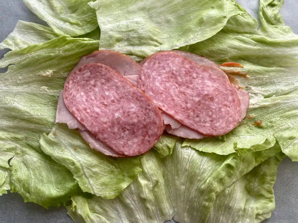8232CD5B-79BB-4F95-B316-FB5D01D3456A Sandwich cu salata verde