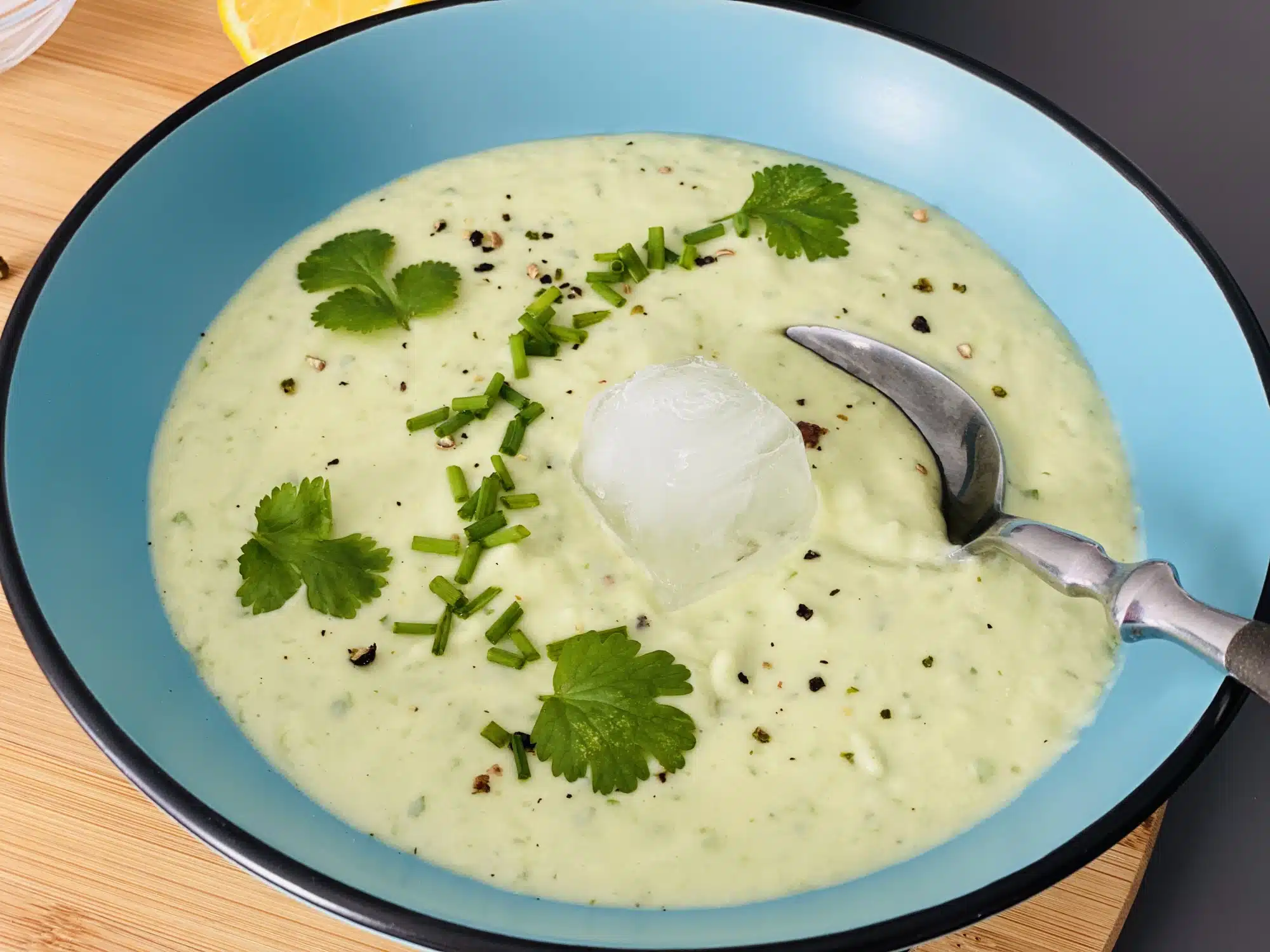 Supa crema rece de avocado