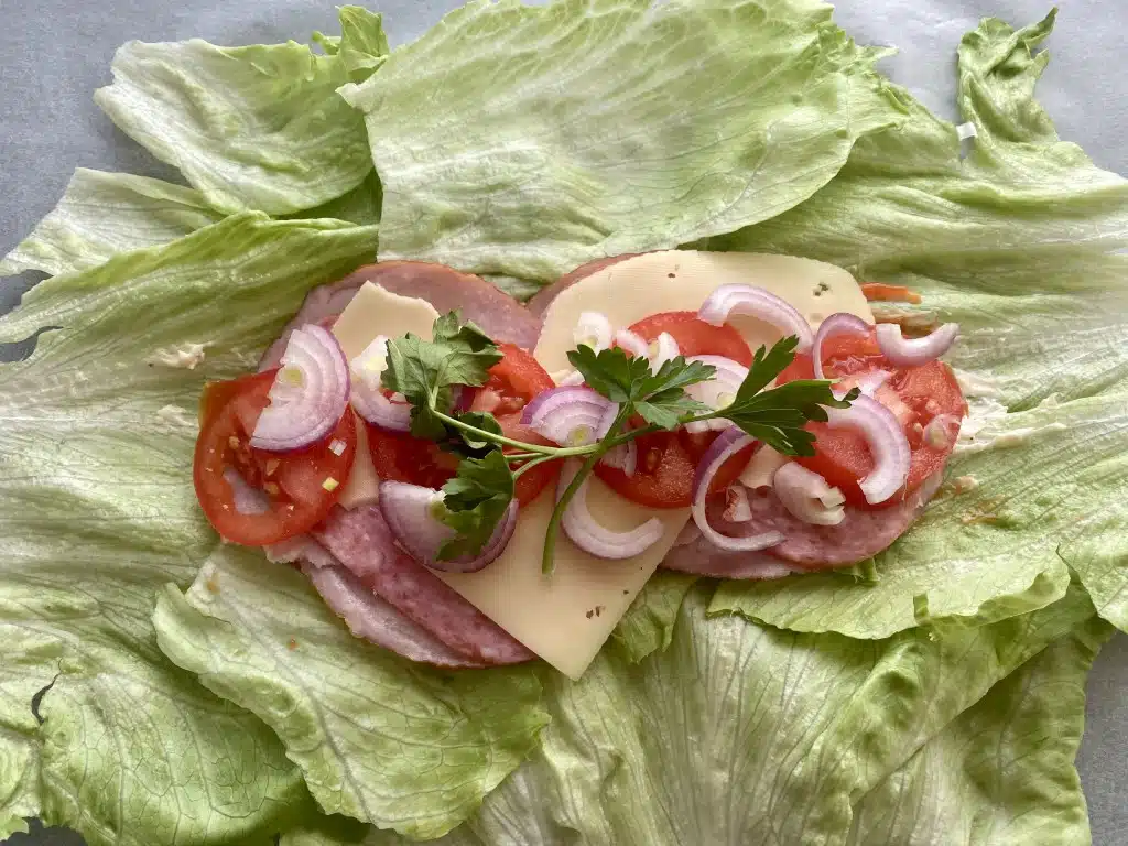 D5275B5A-B73A-4513-AA65-B6170F1E3372 Sandwich cu salata verde