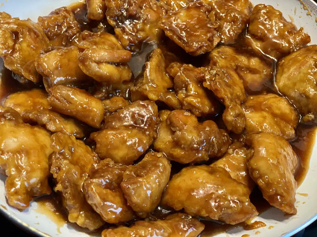 16502A88-A59F-4379-A692-4811B6D7D6AB Pui Teriyaki cu orez in bol de ananas