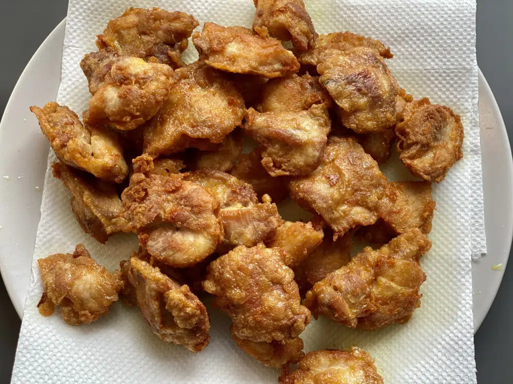 29679AAC-B0C1-4E0E-AD88-C4EEDD05FE30 Pui Teriyaki cu orez in bol de ananas