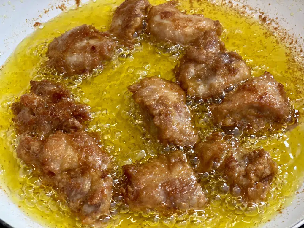 AF06667E-87F4-429E-B8E5-9FA660D42824 Pui Teriyaki cu orez in bol de ananas