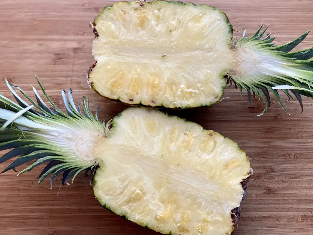 C371645B-F640-44E5-A0FC-B10C874F321F Pui Teriyaki cu orez in bol de ananas